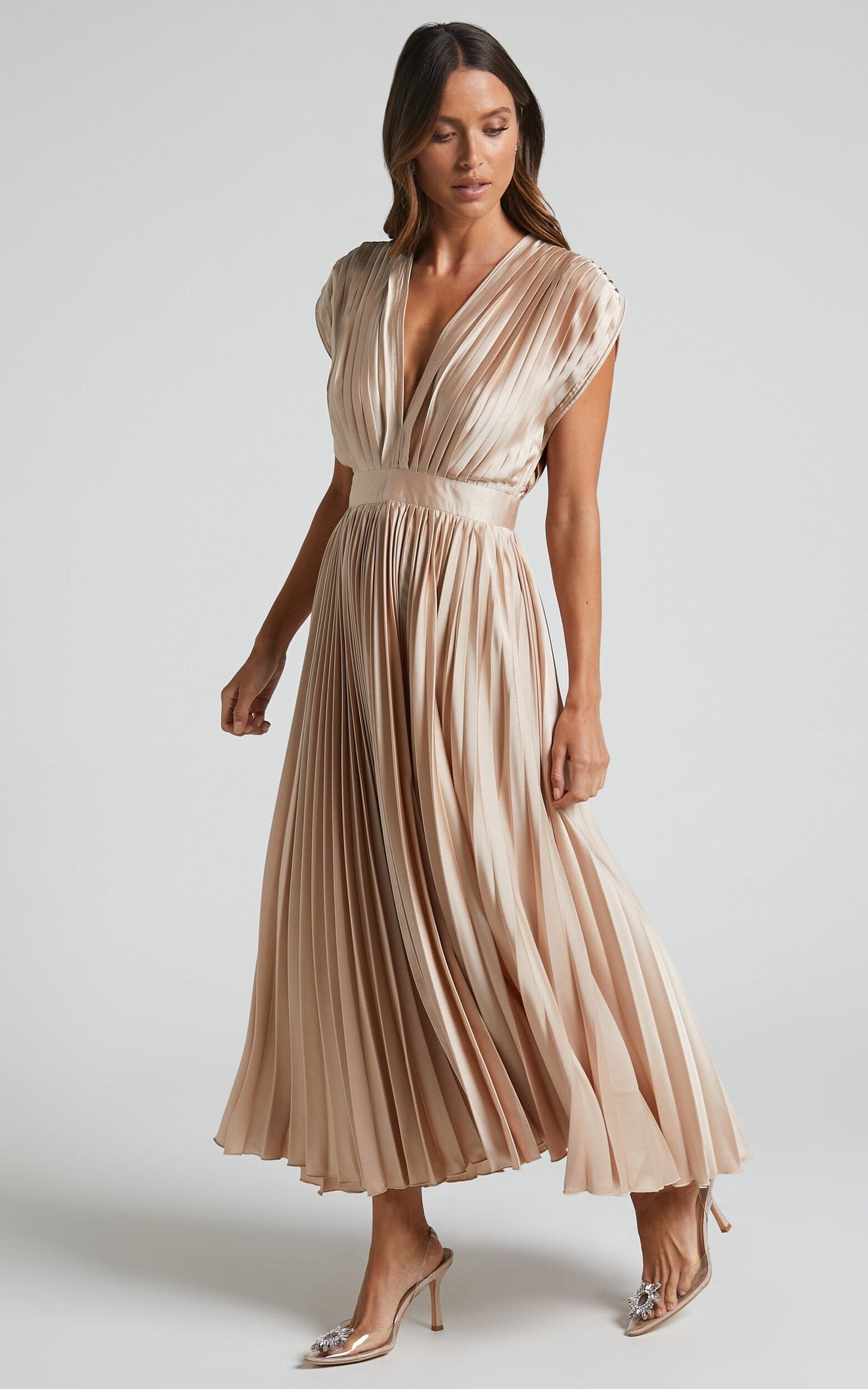 MADISYN - FLOWY V-NECK PLEATED SKIRT DRESS