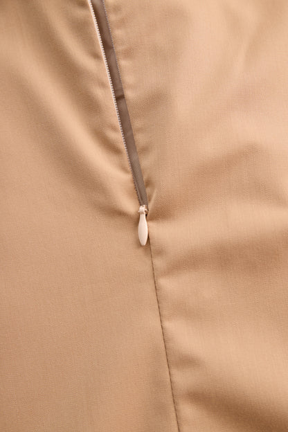 Stylish Sleeveless Halter Blouse with Neck Tie Detail