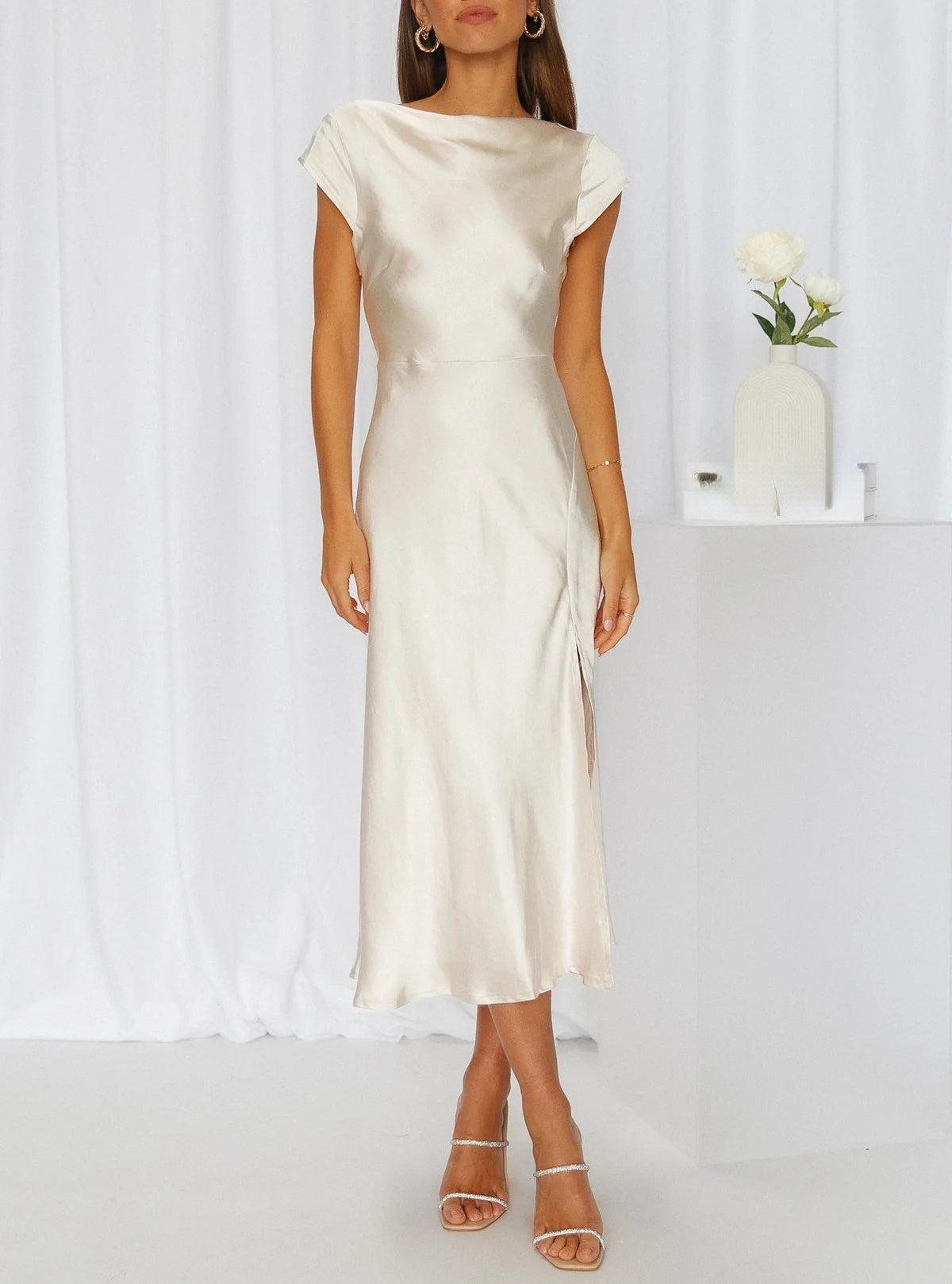 Pearly | Elegant evening dress with refined details for women