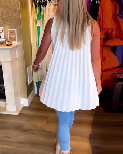 Sleeveless Top with Ruffles and Lapel